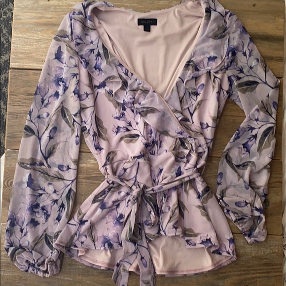 Beautiful Goldray floral wrap blouse - Picture 4 of 7